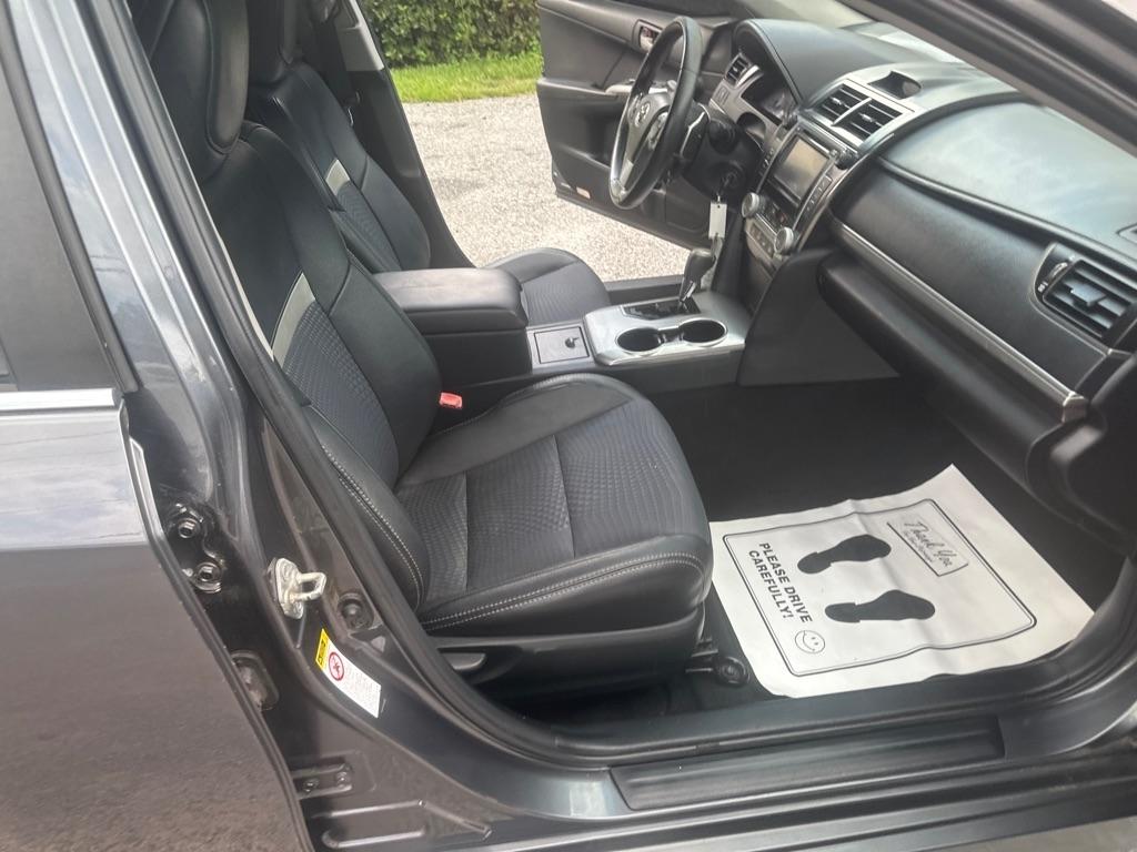 Toyota Camry photo 15