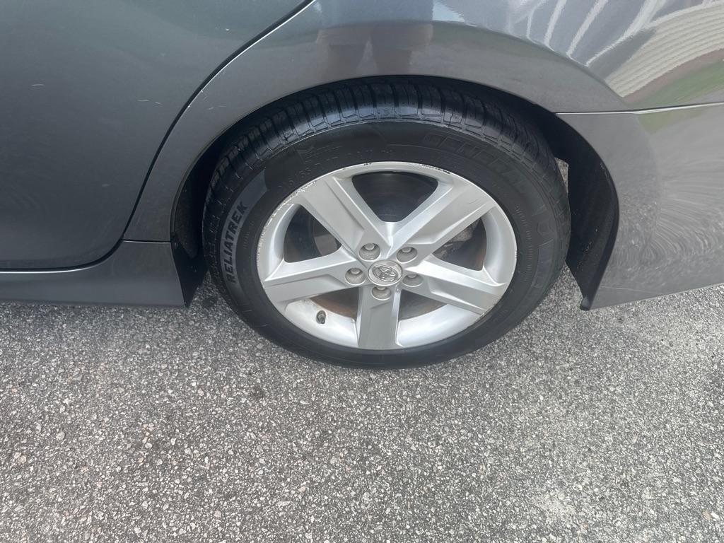 Toyota Camry photo 18