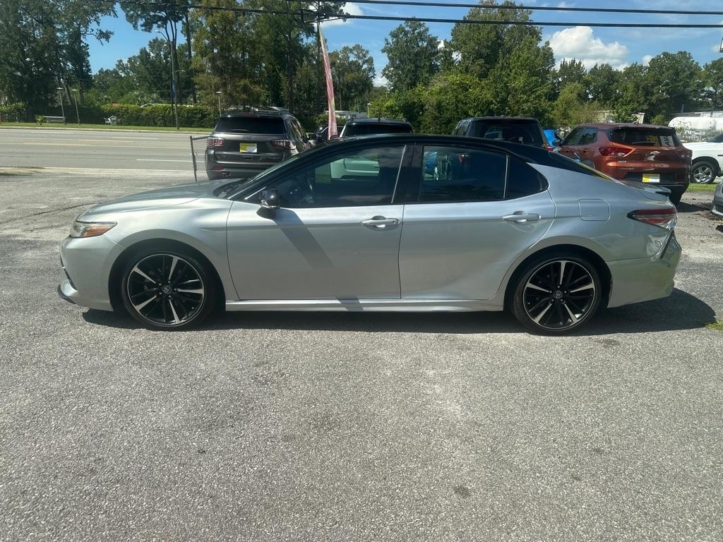 Toyota Camry photo 2
