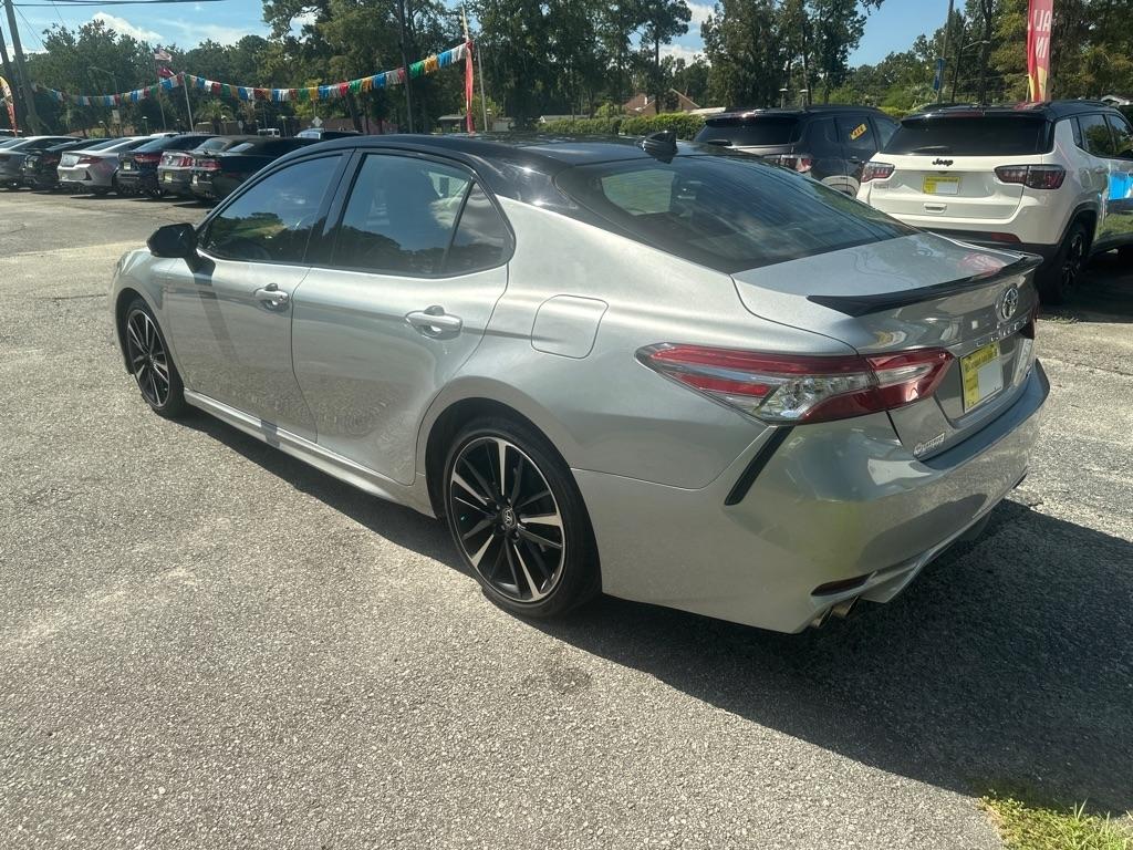 Toyota Camry photo 3