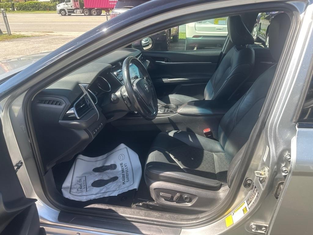 Toyota Camry photo 11