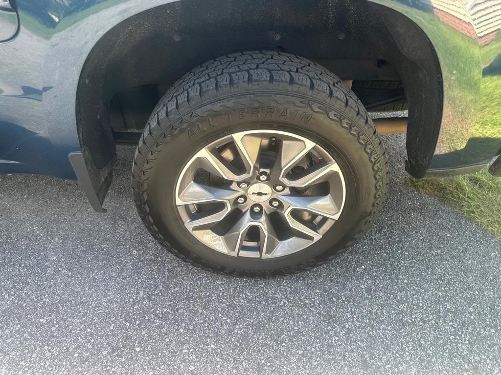Chevrolet Silverado LTD photo 18
