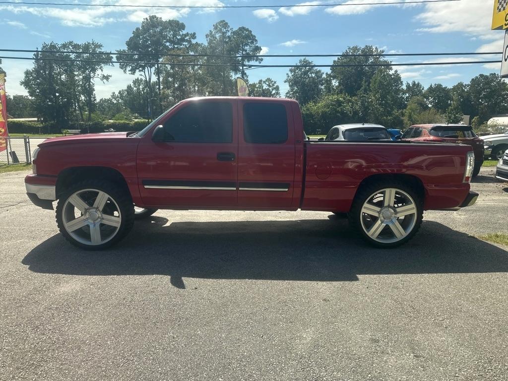 Chevrolet Silverado photo 2