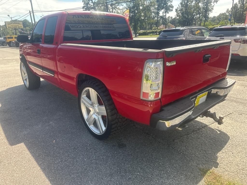 Chevrolet Silverado photo 3