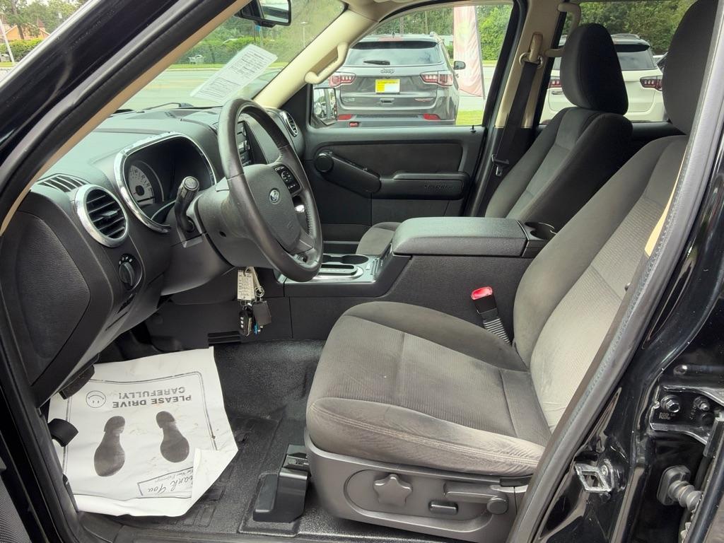 Ford Explorer Sport Trac photo 11