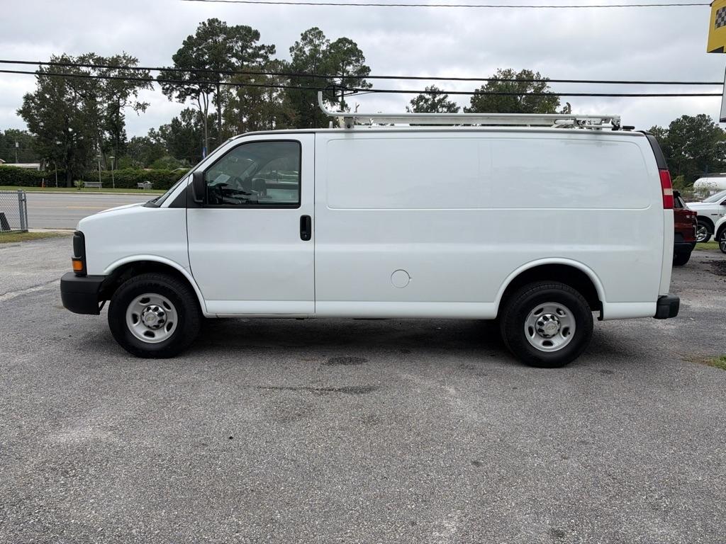 Chevrolet Express photo 2