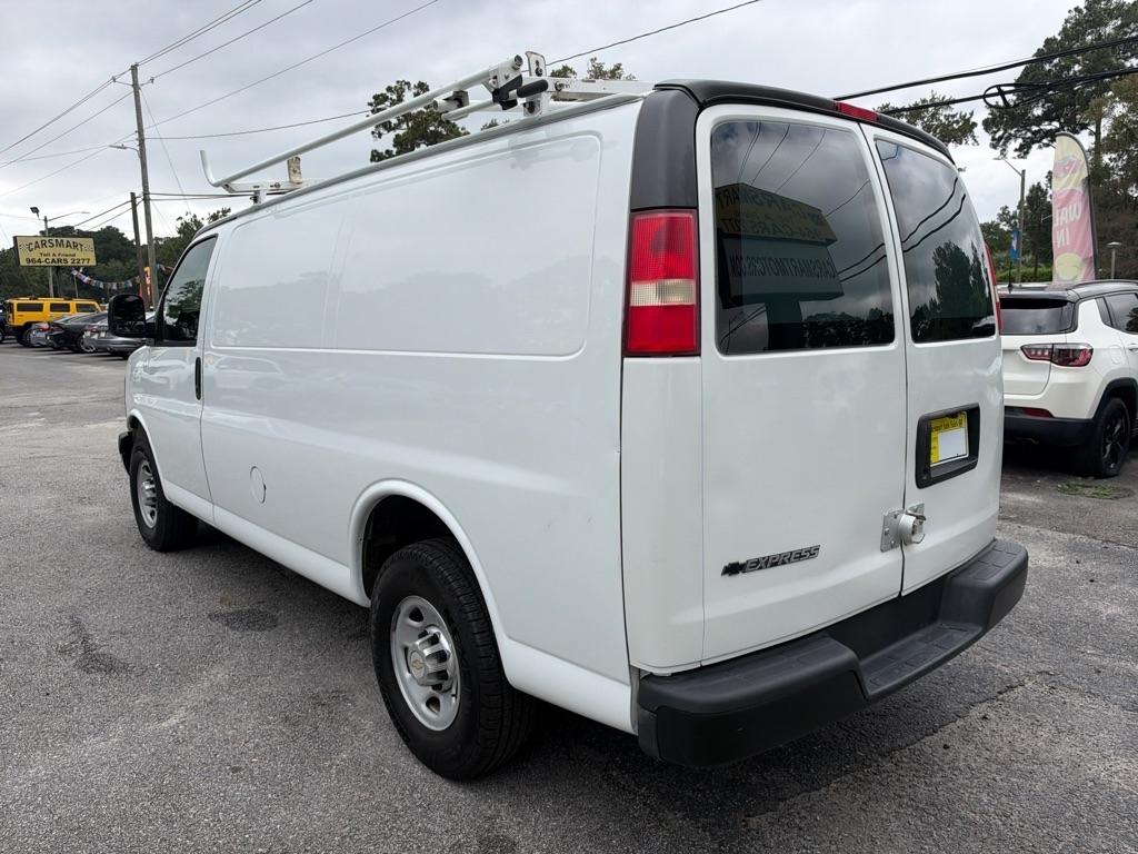 Chevrolet Express photo 3