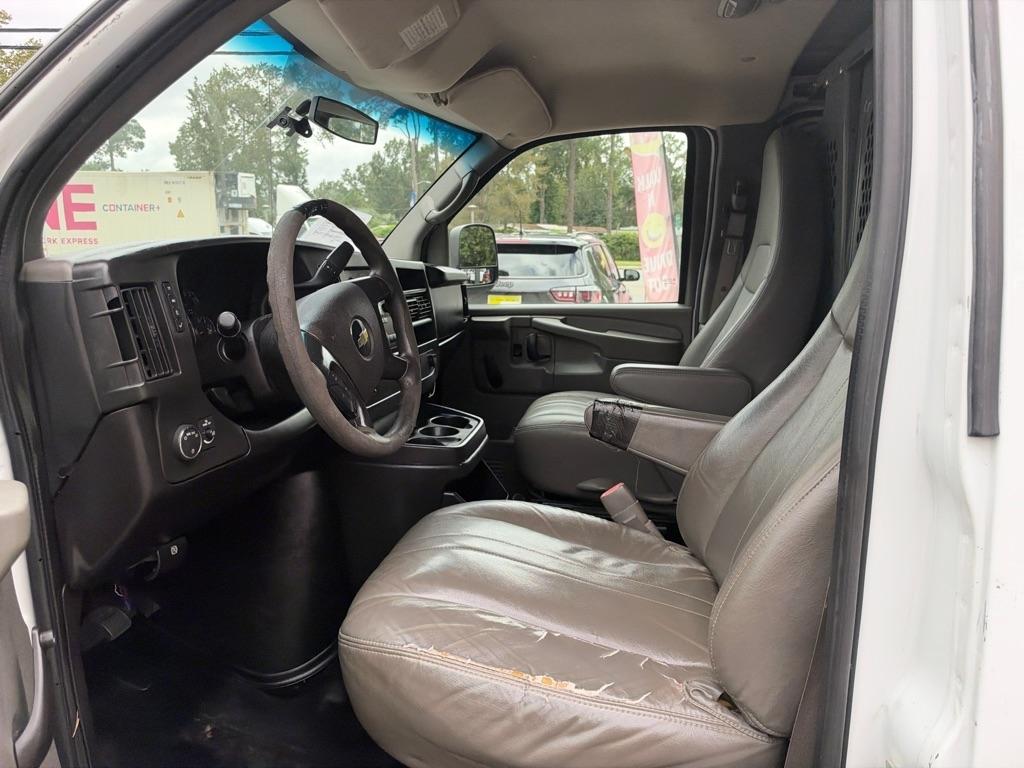 Chevrolet Express photo 11