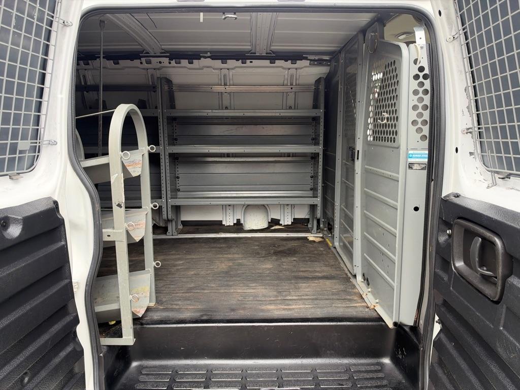 Chevrolet Express photo 13