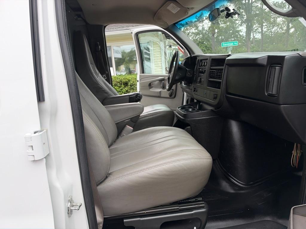 Chevrolet Express photo 14