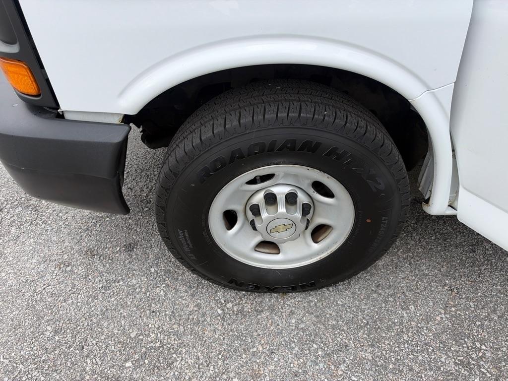 Chevrolet Express photo 16