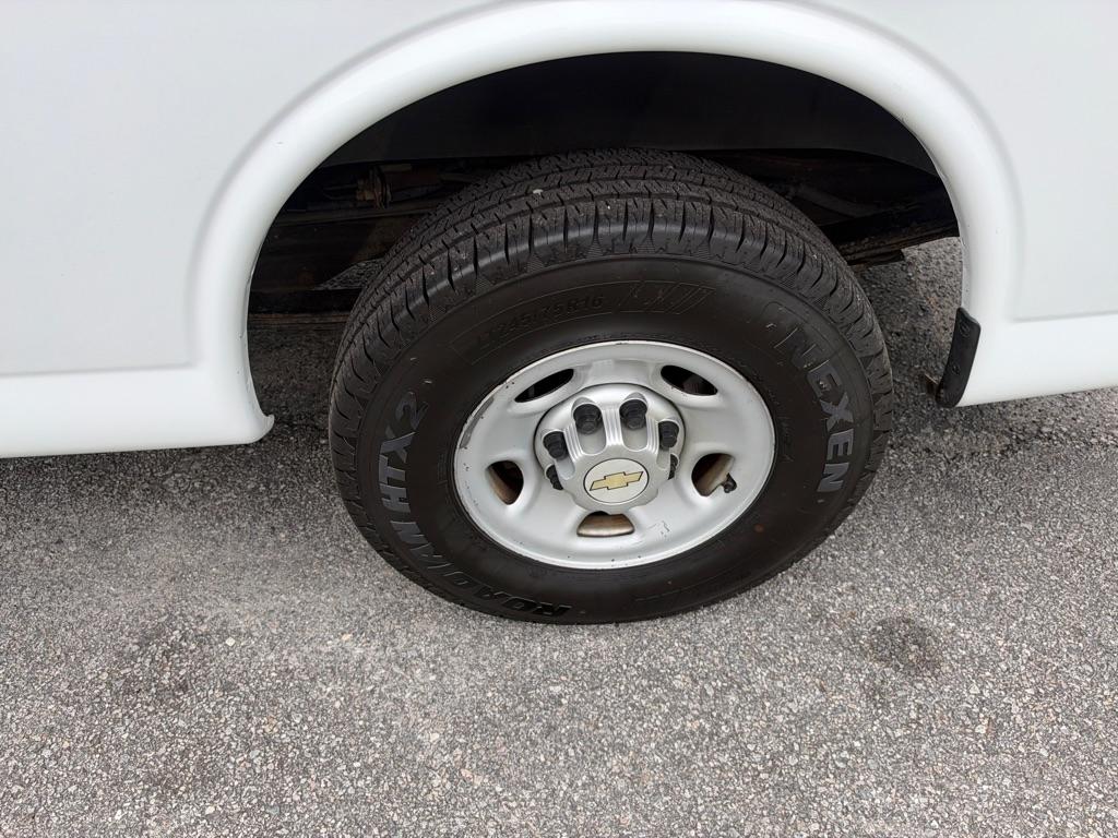 Chevrolet Express photo 17