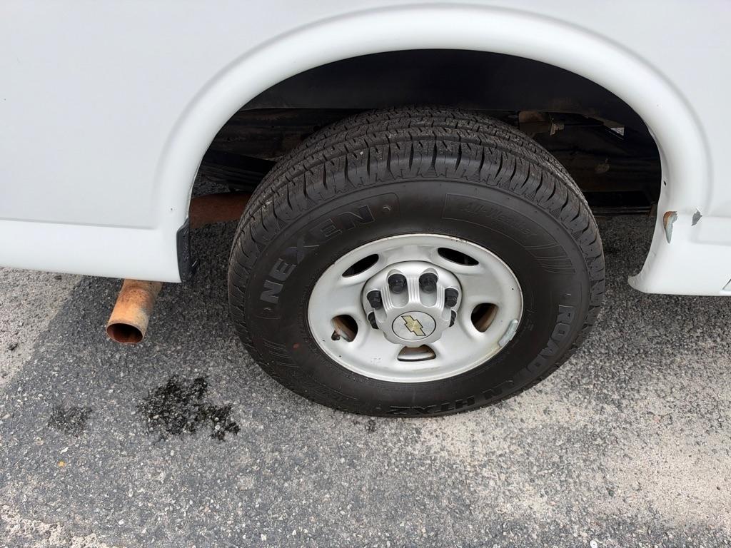 Chevrolet Express photo 18