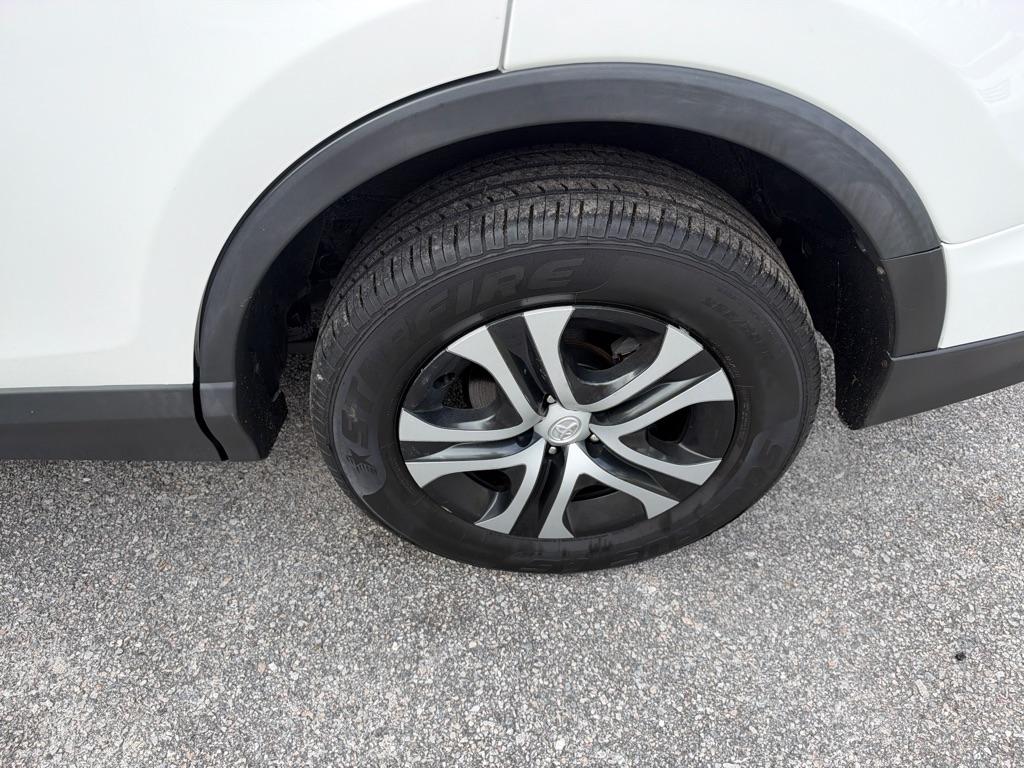 Toyota RAV4 photo 18