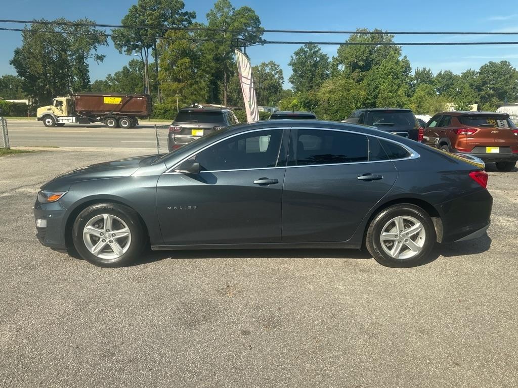 Chevrolet Malibu photo 2