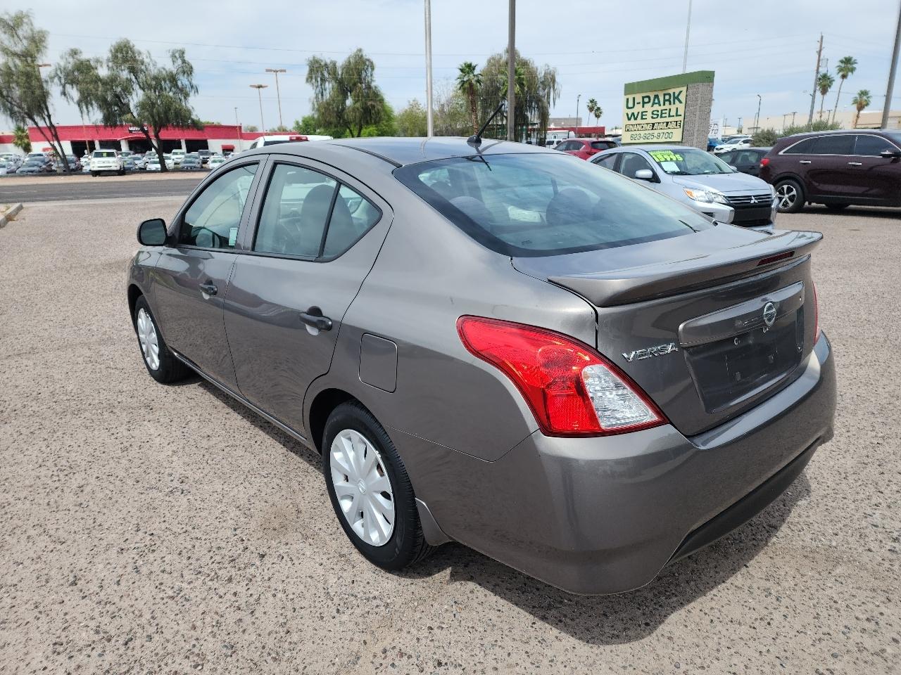 Nissan Versa 1.6 S 5M 2015