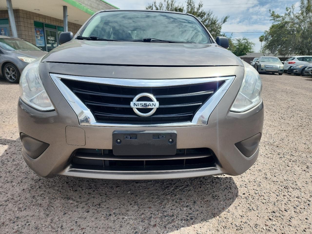 Nissan Versa 1.6 S 5M 2015