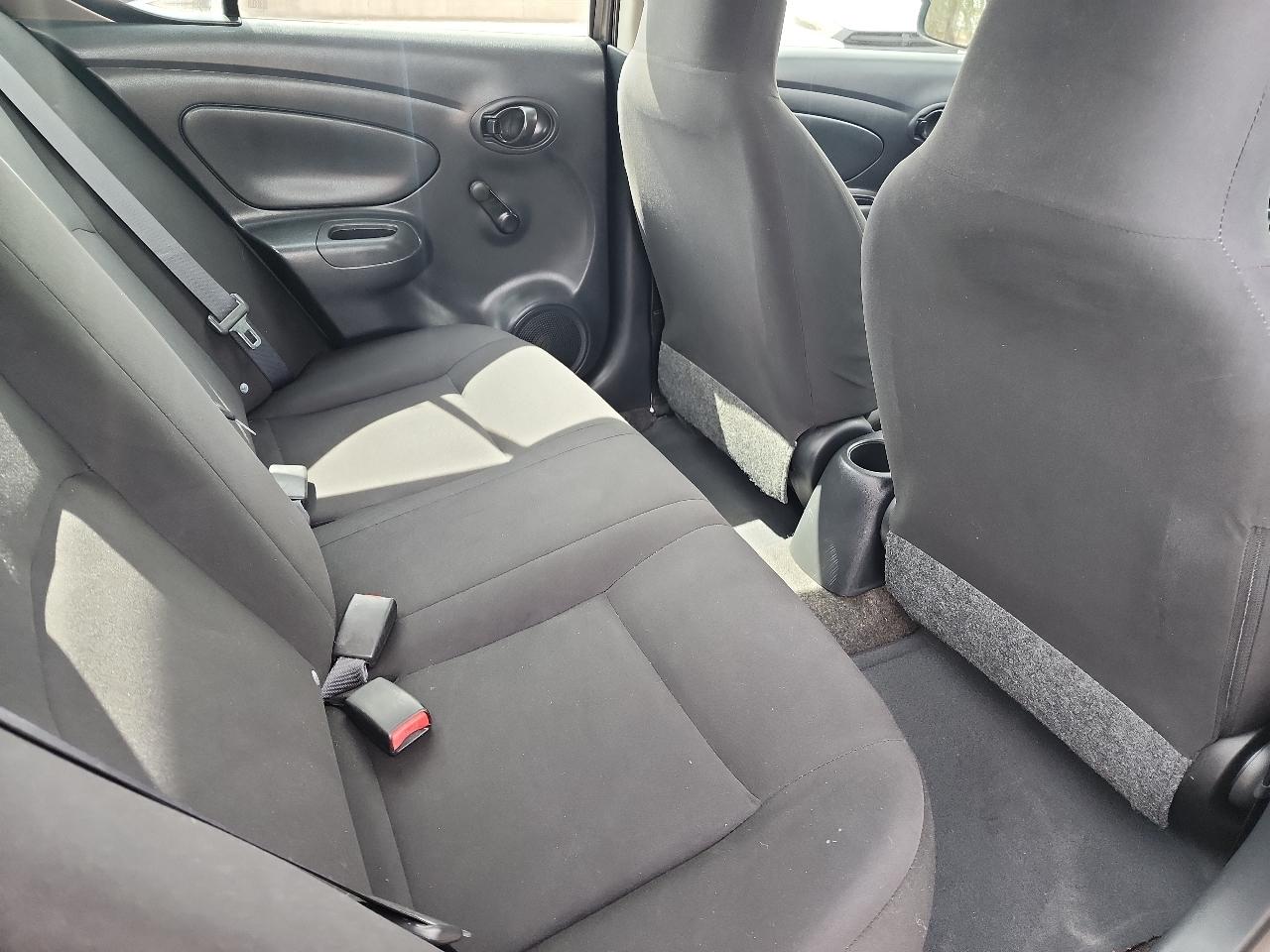 Nissan Versa 1.6 S 5M 2015