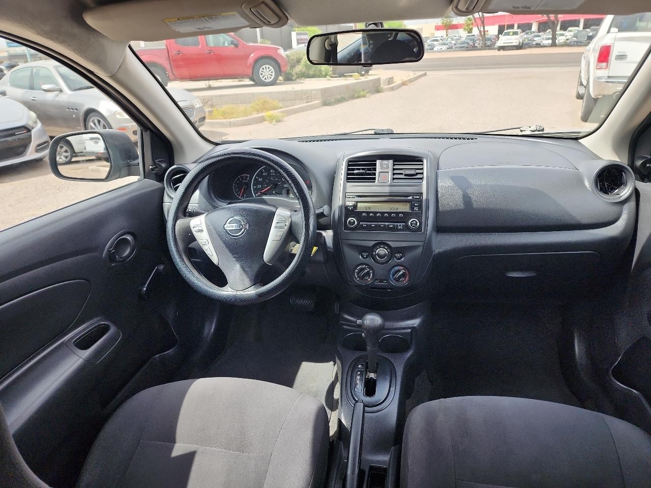 Nissan Versa 1.6 S 5M 2015