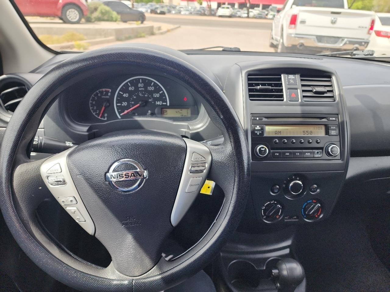 Nissan Versa 1.6 S 5M 2015