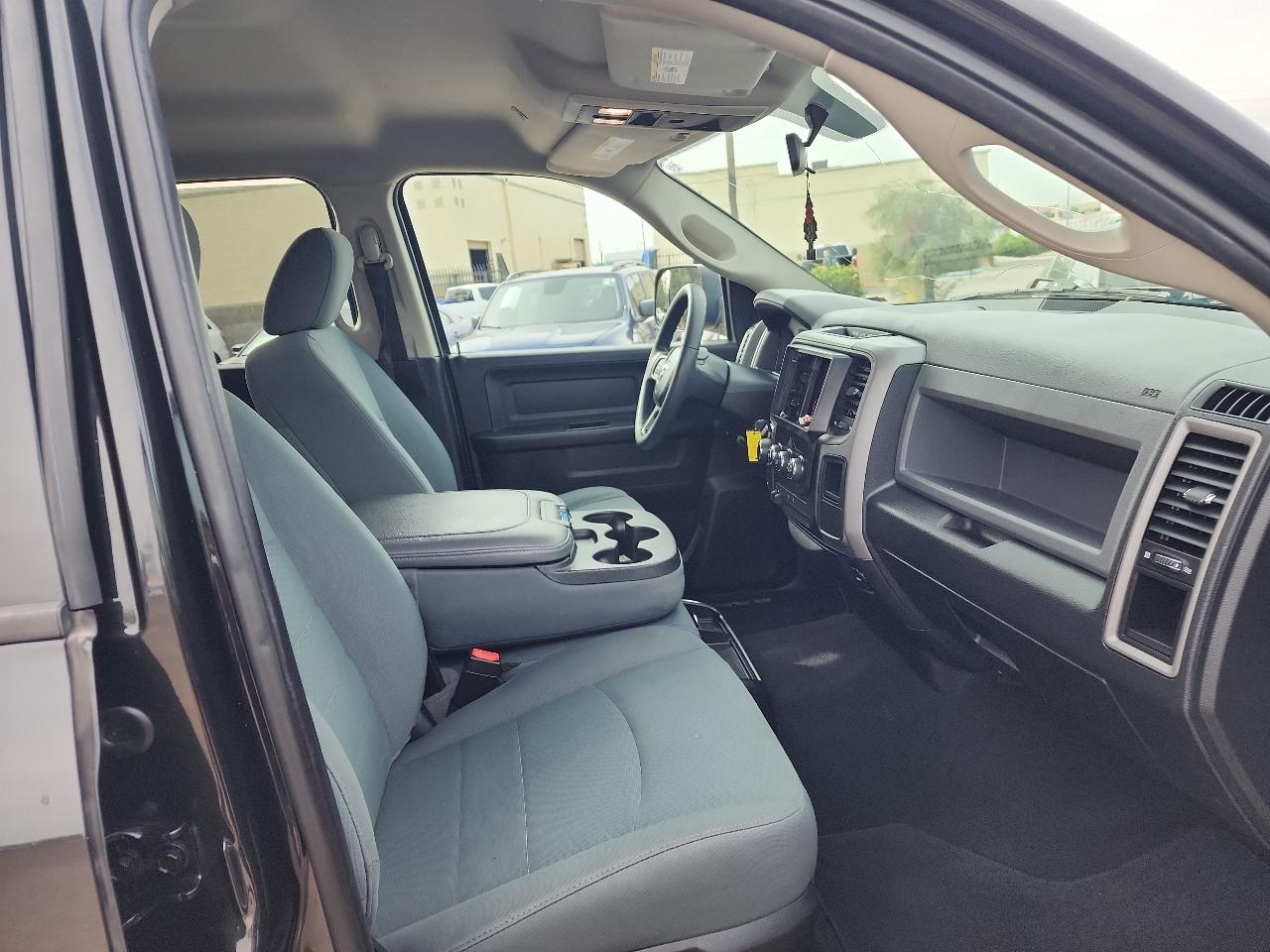 RAM 1500 Tradesman 4x2 Crew Cab 5'7" Box 2018