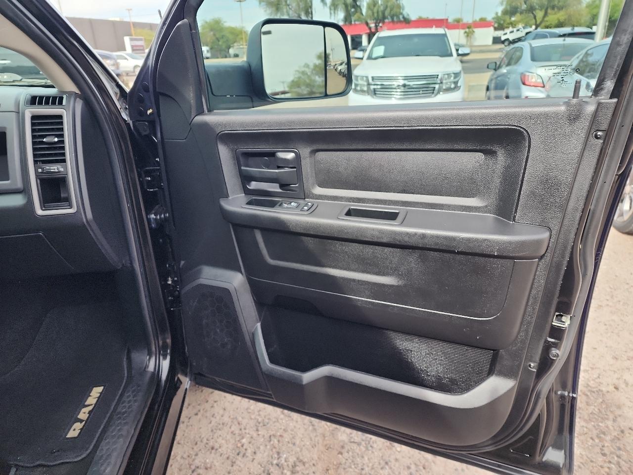 RAM 1500 Tradesman 4x2 Crew Cab 5'7" Box 2018