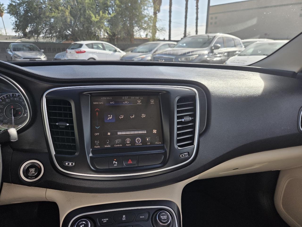 Chrysler 200 4dr Sdn Limited FWD 2015