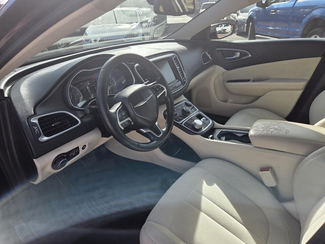 Chrysler 200 4dr Sdn Limited FWD 2015