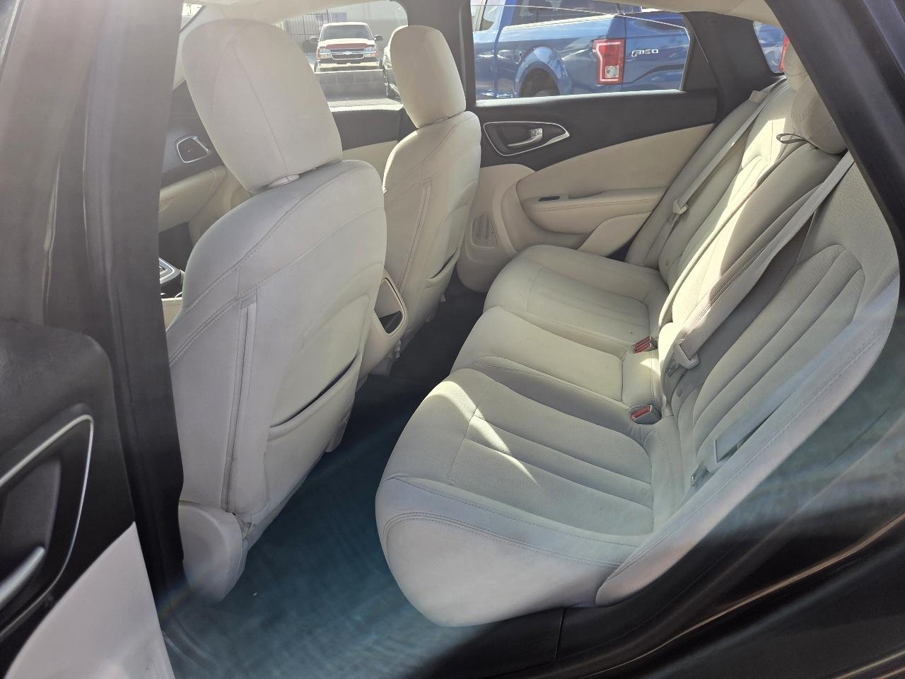 Chrysler 200 4dr Sdn Limited FWD 2015