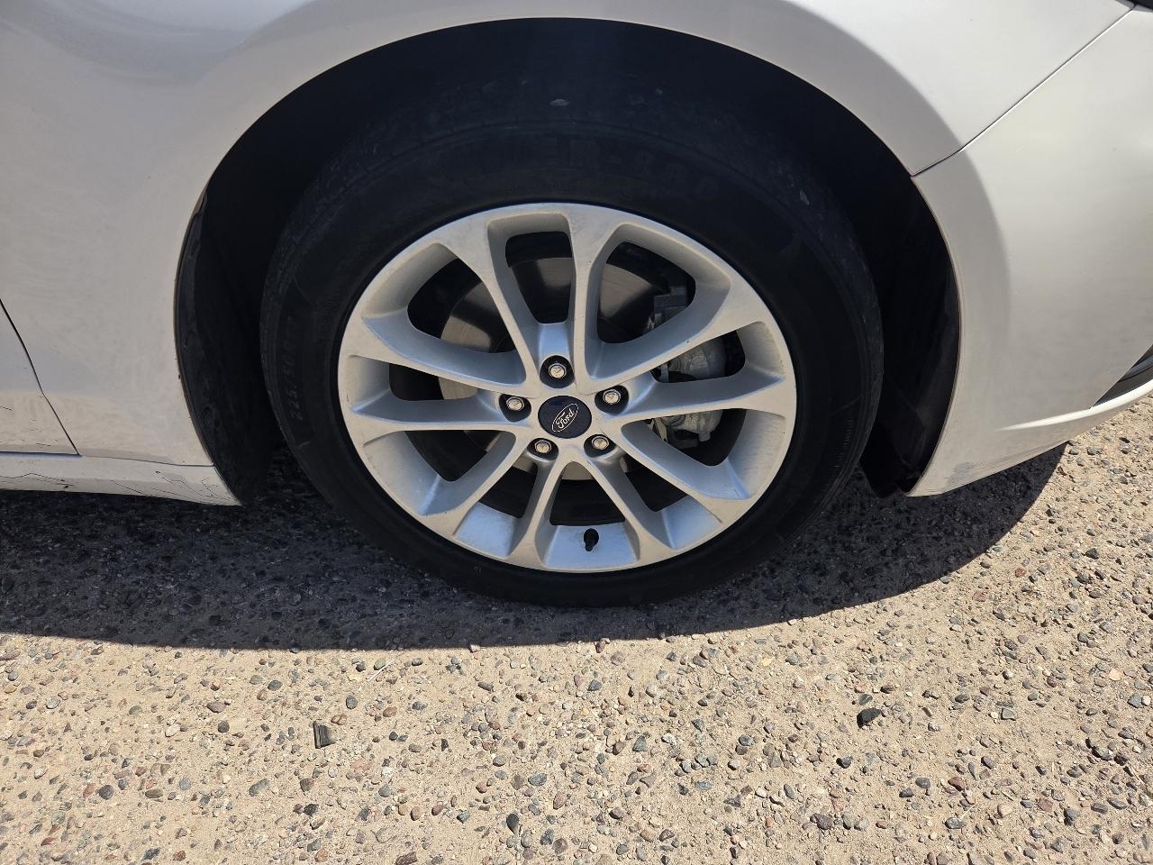 Ford Fusion Hybrid SE FWD 2019