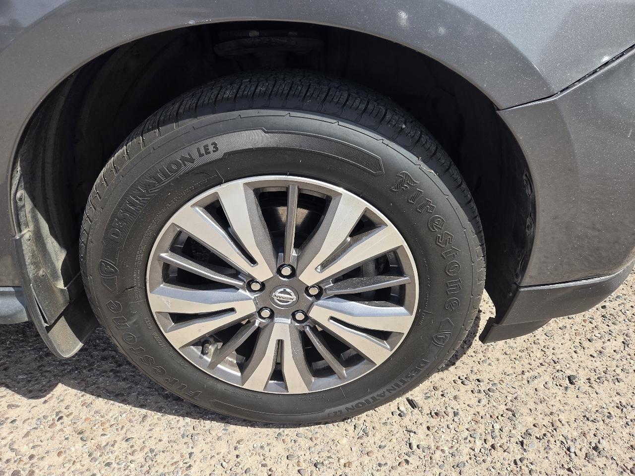 Nissan Pathfinder 4x4 SV 2019