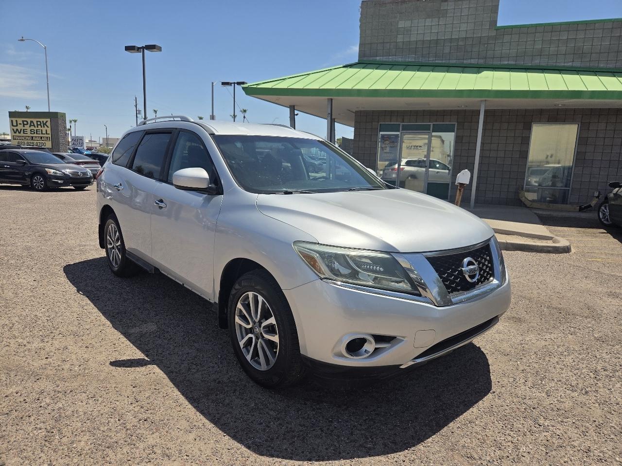 Nissan Pathfinder 2WD 4dr SV 2013