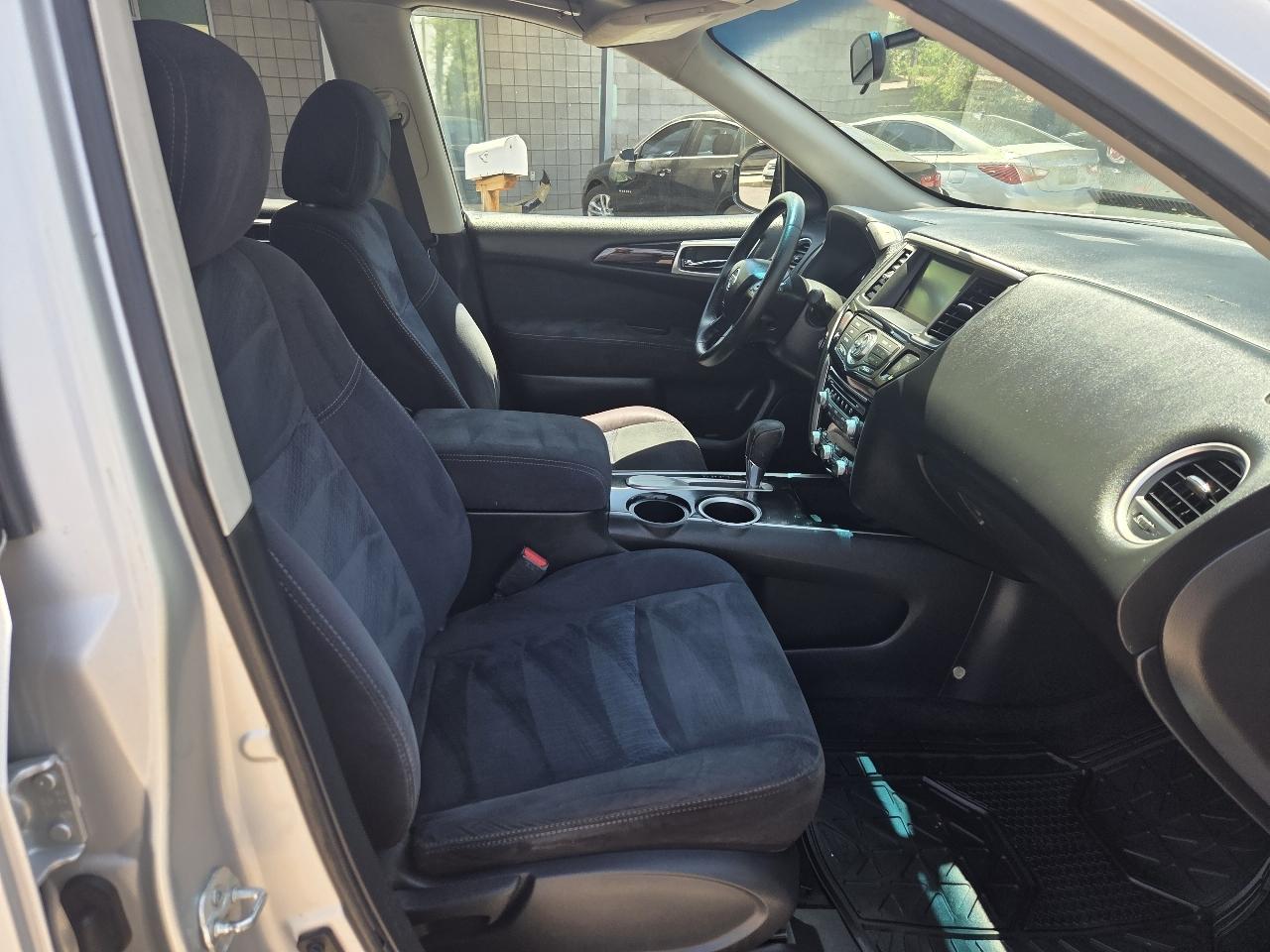 Nissan Pathfinder 2WD 4dr SV 2013