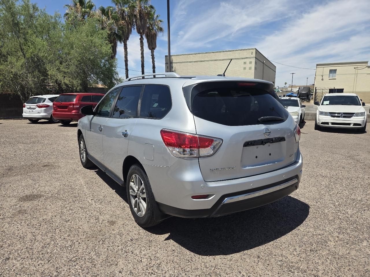 Nissan Pathfinder 2WD 4dr SV 2013