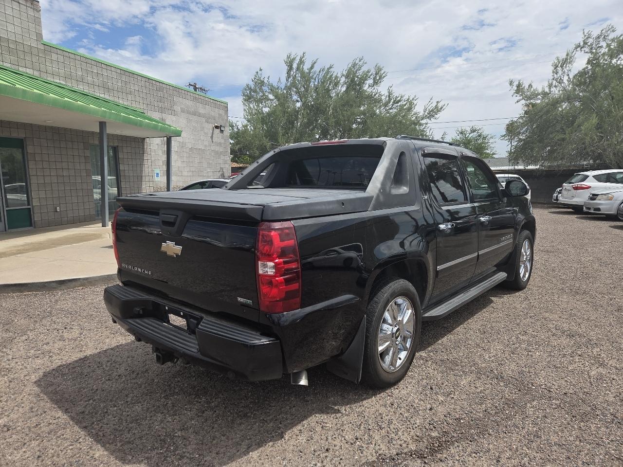 Chevrolet Avalanche 2WD Crew Cab LTZ 2010
