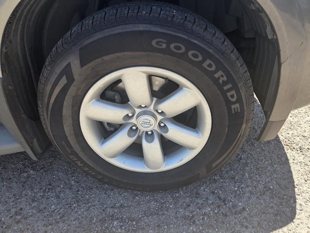 Nissan Armada 2WD 4dr SV 2015