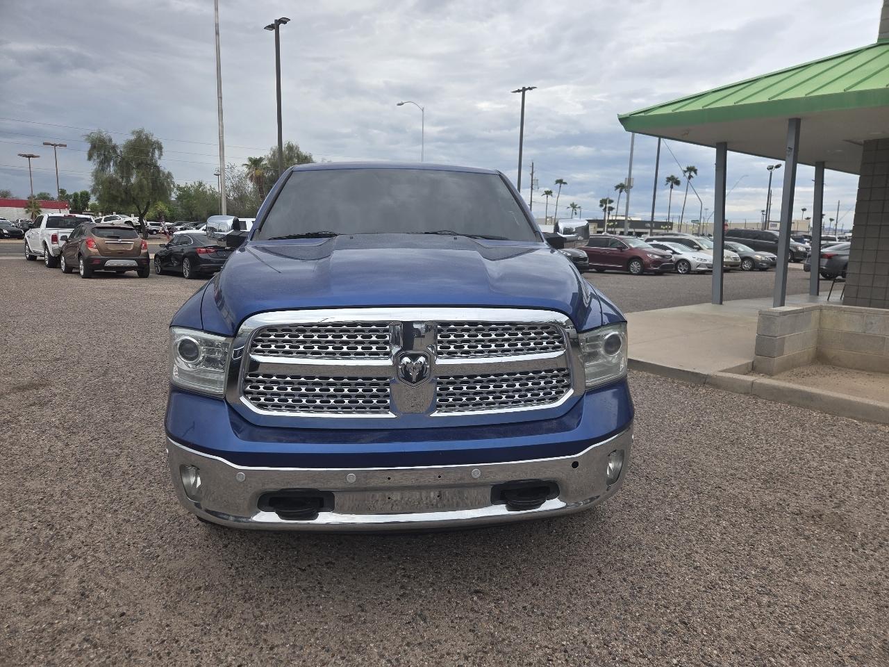 RAM 1500 4WD Crew Cab 140.5" Laramie 2015