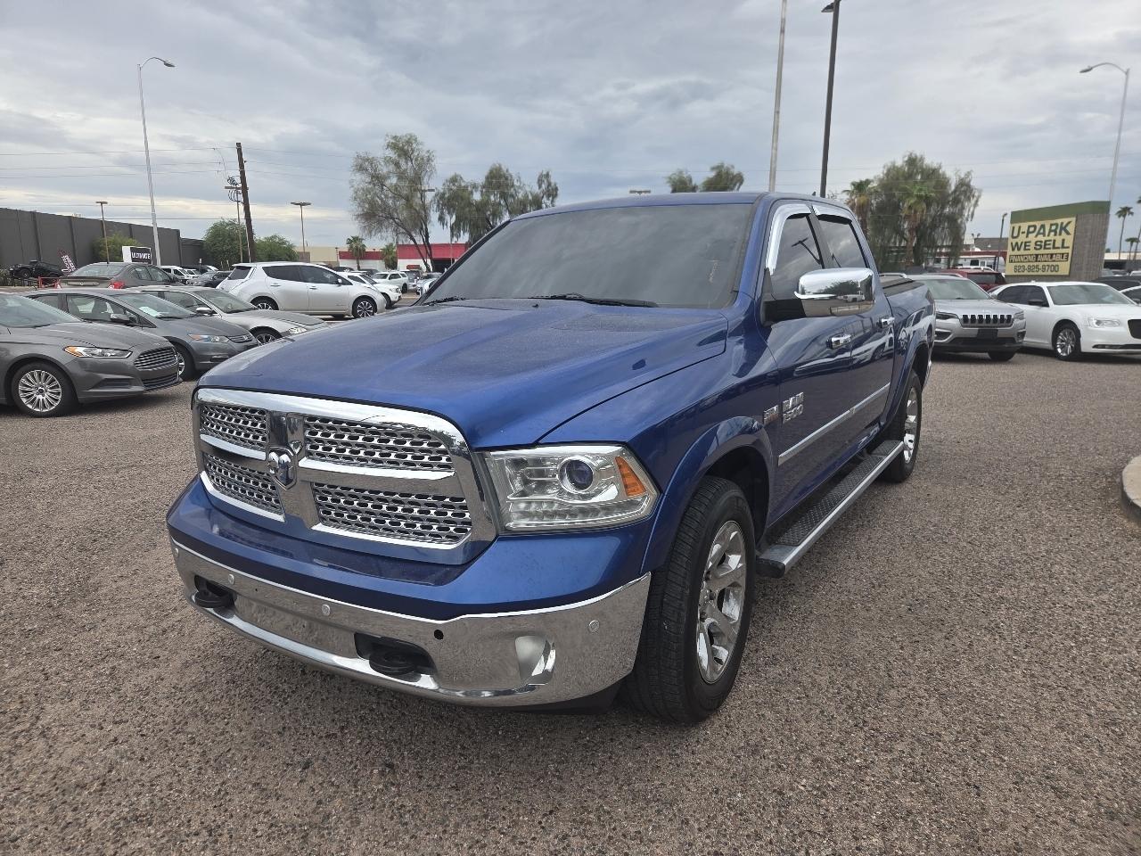 RAM 1500 4WD Crew Cab 140.5" Laramie 2015