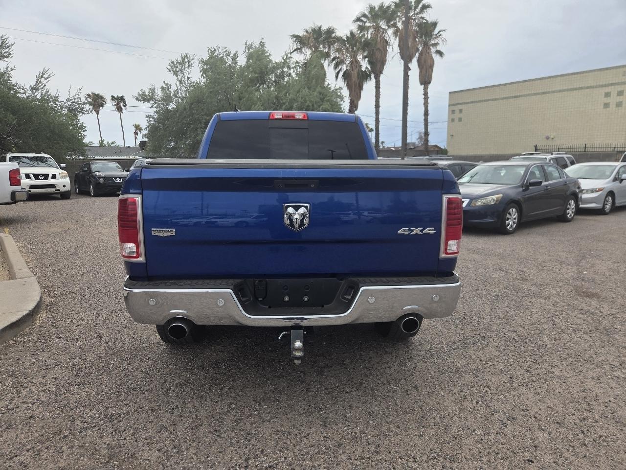 RAM 1500 4WD Crew Cab 140.5" Laramie 2015