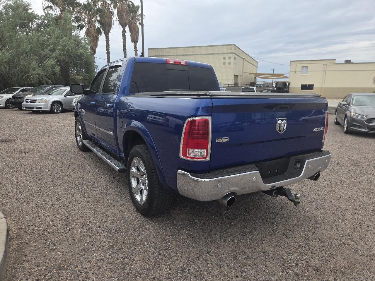 RAM 1500 4WD Crew Cab 140.5" Laramie 2015