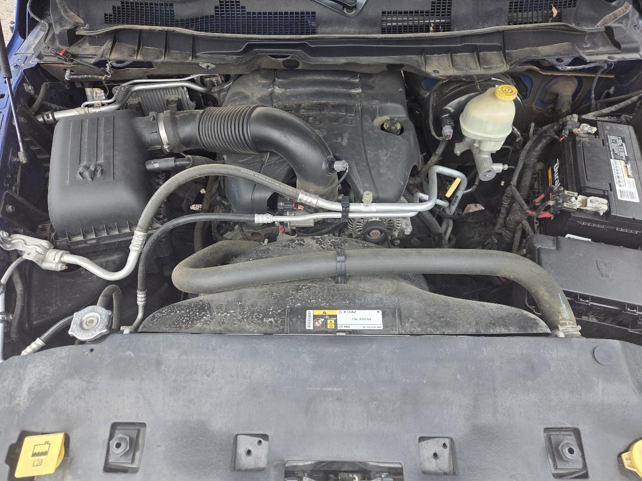 RAM 1500 4WD Crew Cab 140.5" Laramie 2015