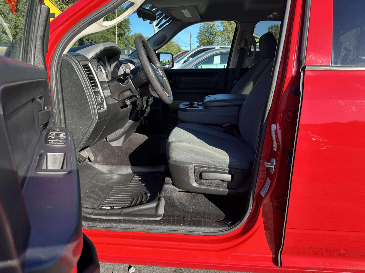 RAM 1500 Tradesman Crew Cab SWB 4WD 2016