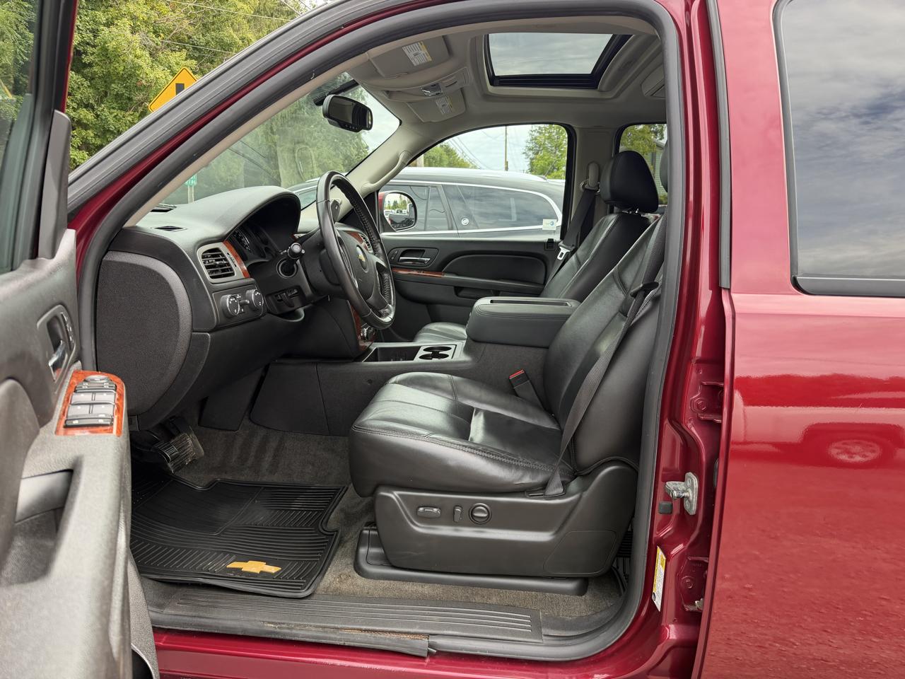 2010 Chevrolet Suburban LT - Photo 6