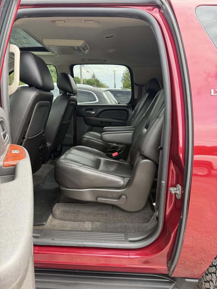 2010 Chevrolet Suburban LT - Photo 7