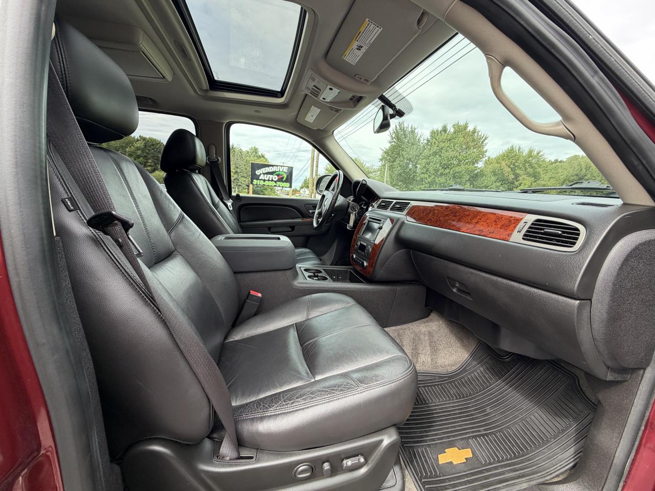 2010 Chevrolet Suburban LT - Photo 8