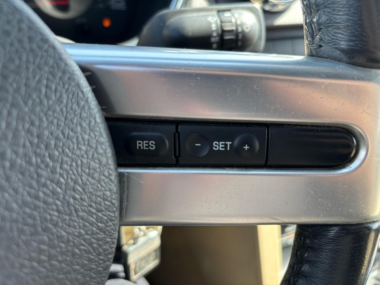 Ford Mustang V6 Deluxe Convertible 2007