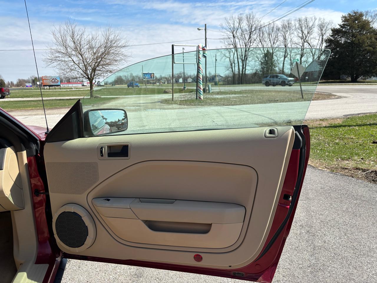 Ford Mustang V6 Deluxe Convertible 2007