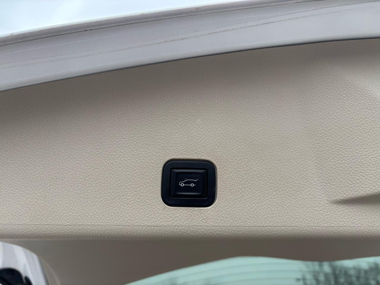 Cadillac SRX Luxury AWD 2012