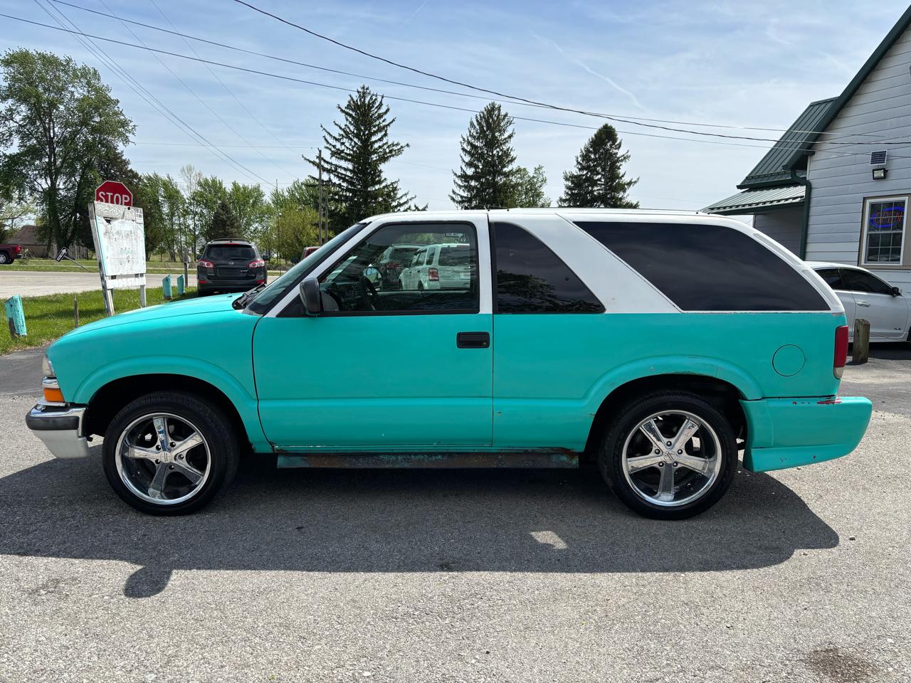 Chevrolet Blazer LS 2-Door 2WD 2001
