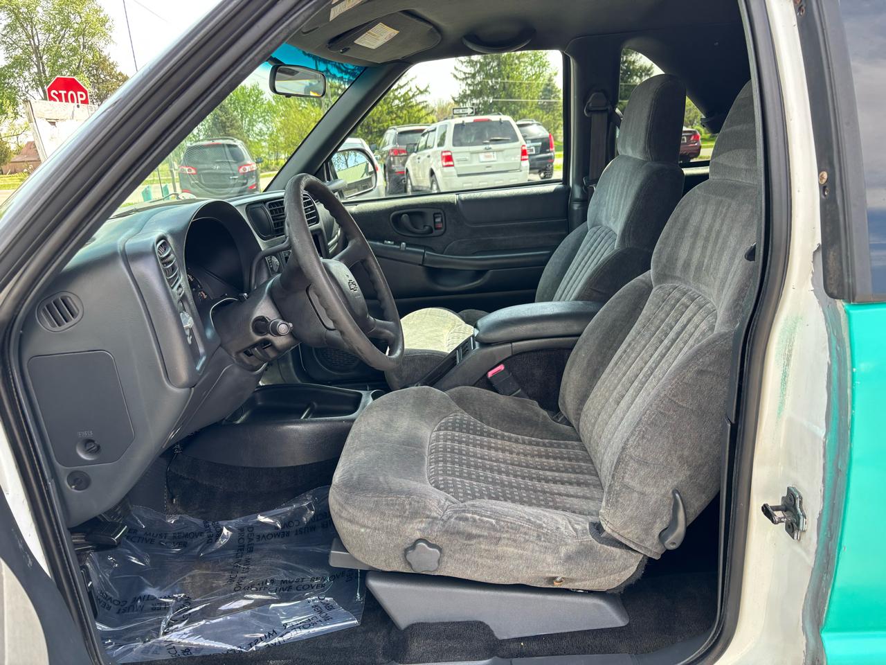 Chevrolet Blazer LS 2-Door 2WD 2001